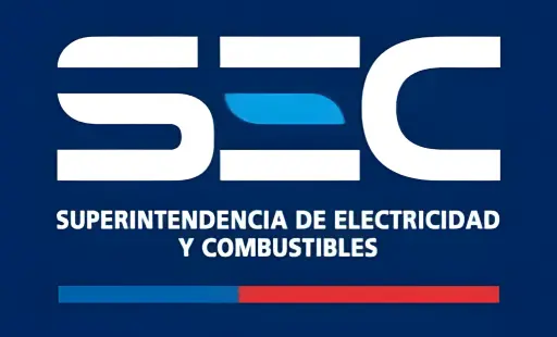 Logotipo oficial de la SEC de la Superintendencia de Electricidad y Combustibles de Chile sobre un fondo azul, mostrando las siglas SEC en letras grandes blancas con un detalle celeste en la E, seguido por el texto completo del organismo y una barra horizontal con los colores azul y rojo en la parte inferior, que certifica nuestros gases refrigerantes